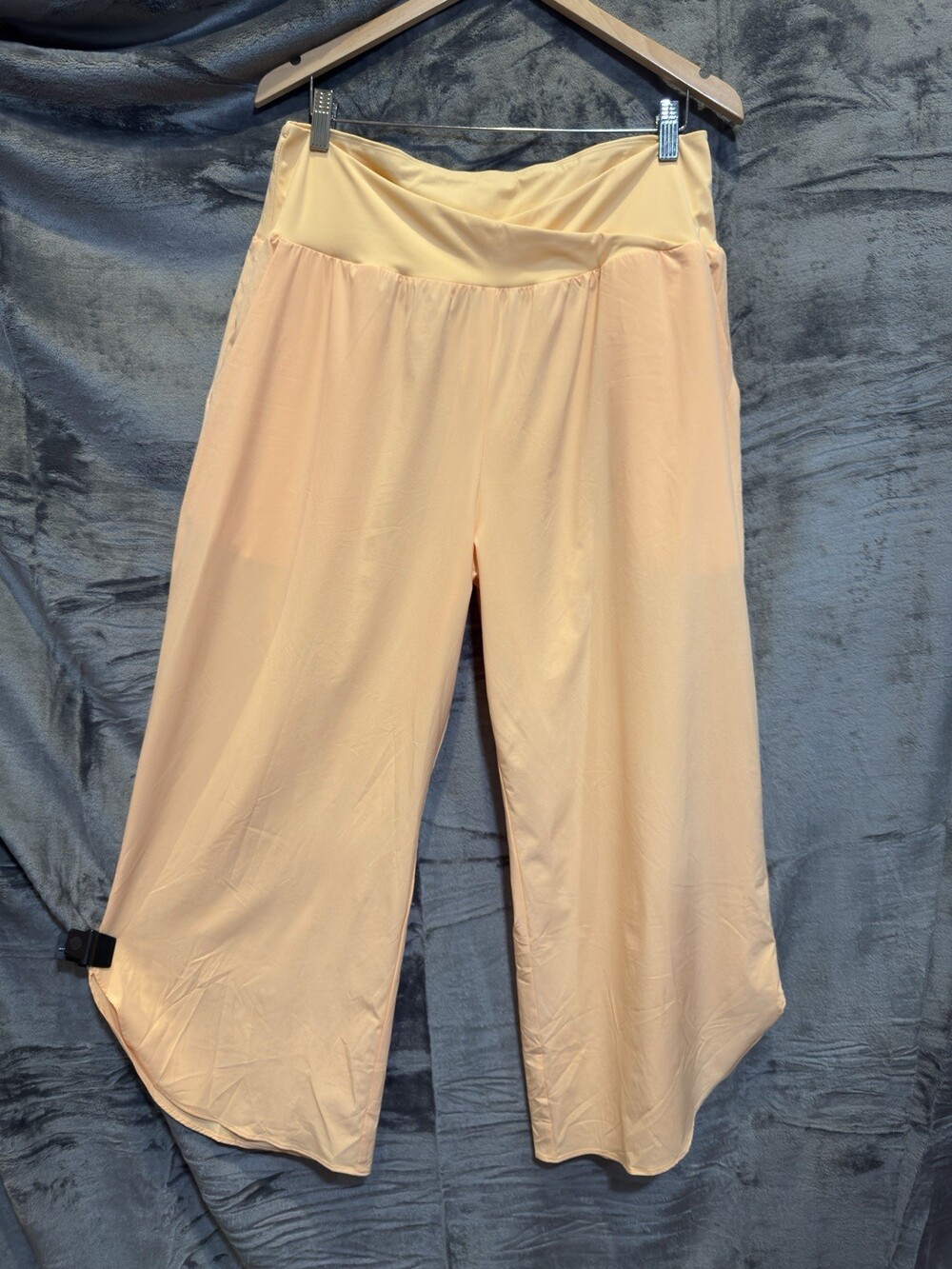 Halara Women’s Peach/ Orange Wide-Leg Cropped XL Pull-On Super Soft w Pockets.